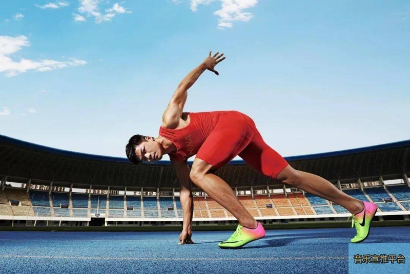 卡利亚里高空压制罗马防线屡失误，科内孤掌难鸣