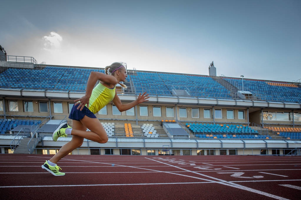 哈登伦纳德双星闪耀，快船逆转尼克斯，快船反超勇士升至西部第六