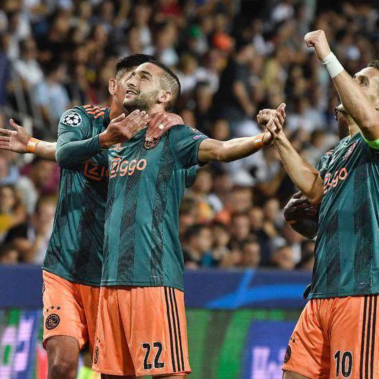 我国硬地滚 我国硬地滚