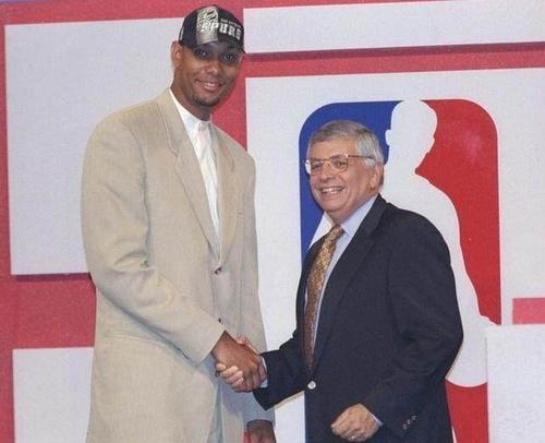 球队做出贡 球队做出贡