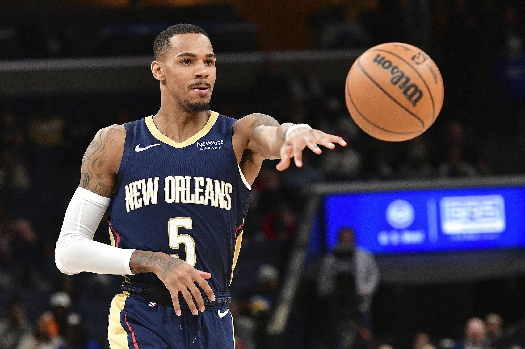 在篮板保护 在篮板保护